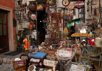 Блошиный рынок "Puici” в Риме