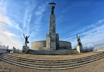 Памятник Свободы в Будапеште