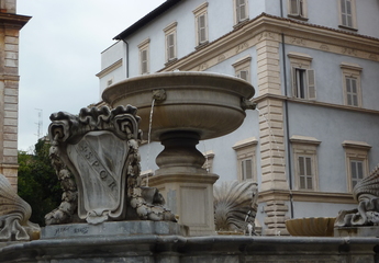 Фонтан на площади Санта-Мария-ин-Трастевере